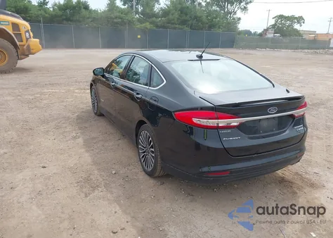 2017 Ford Fusion Hybrid Titanium z USA, uszkodzony, nr VIN 3FA6P0RUXHR383796